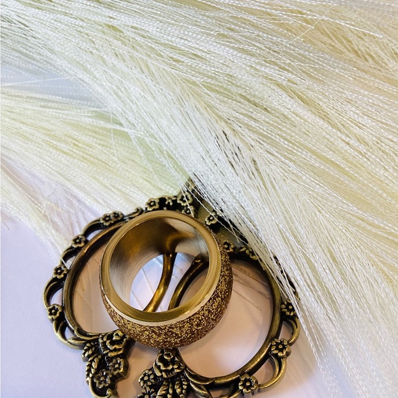 Big And Beautiful Gold Color Fashion ball  Ring Surrounded By Fashion Glitter - Picture 11 of 11